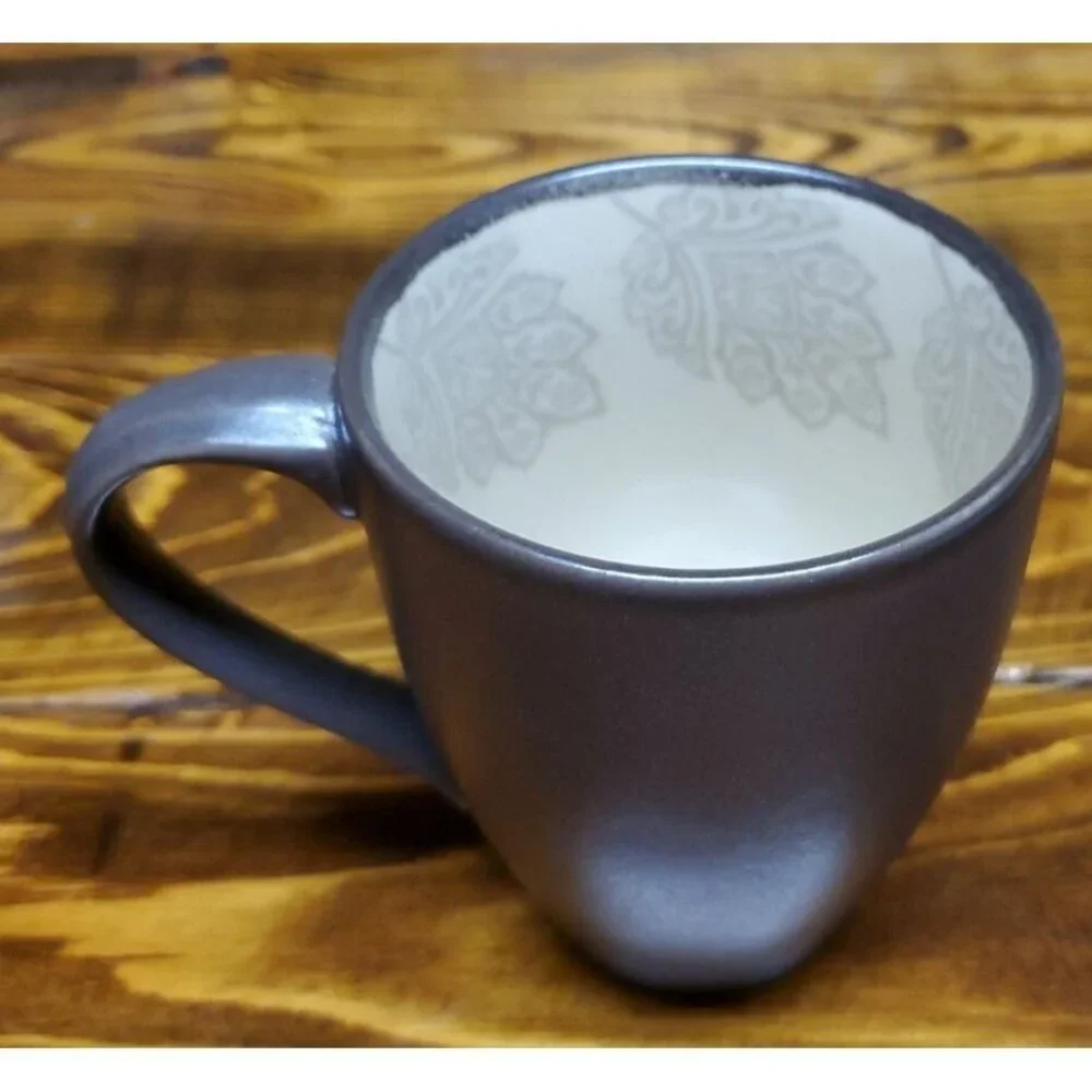 222 Fifth CHANDI Vanille Excellent Condition Brown Stylized Coffee Mug Tea Cup